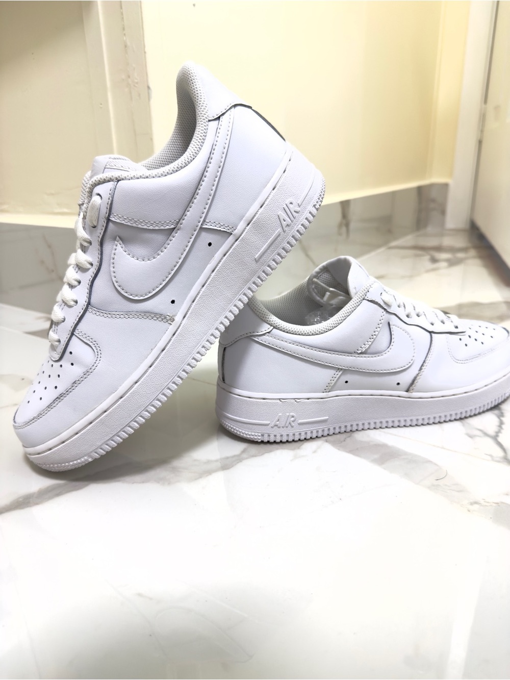 Nike Air Force 1 Low '07 Triple White Sneakers Shoes Men's Size 9